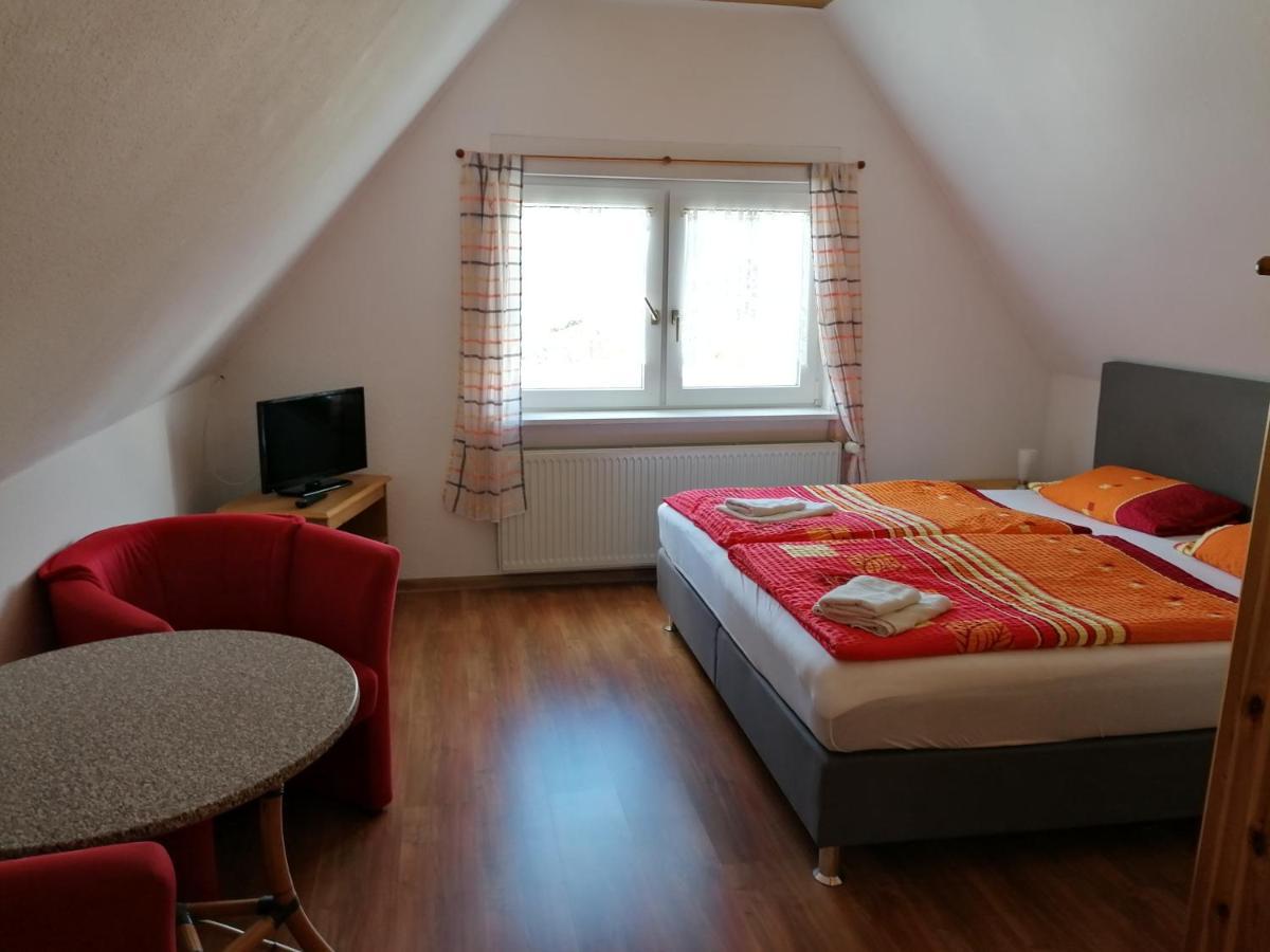 Hotel Pension Und Bistro" Dat Olle Fischerhus" Ralswiek Esterno foto
